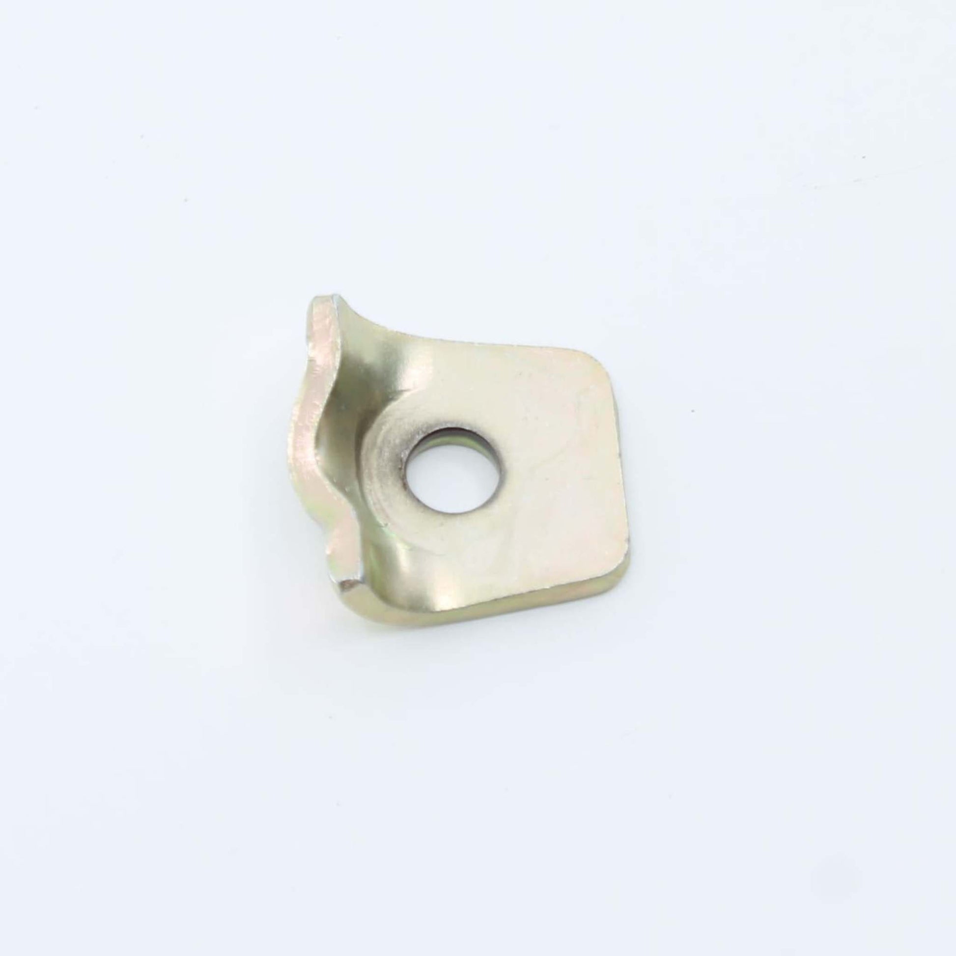 Chapa de fijación embutida o placa de sujeción metálica con perfil curvo para púa elástica de pick-up de rotoempacadora Krone serie KR.
