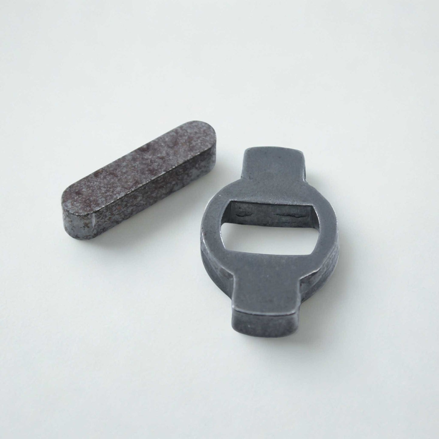 Conjunto de chaveta y horquilla para depresores Battioni Pagani. Recambio original de alta resistencia.