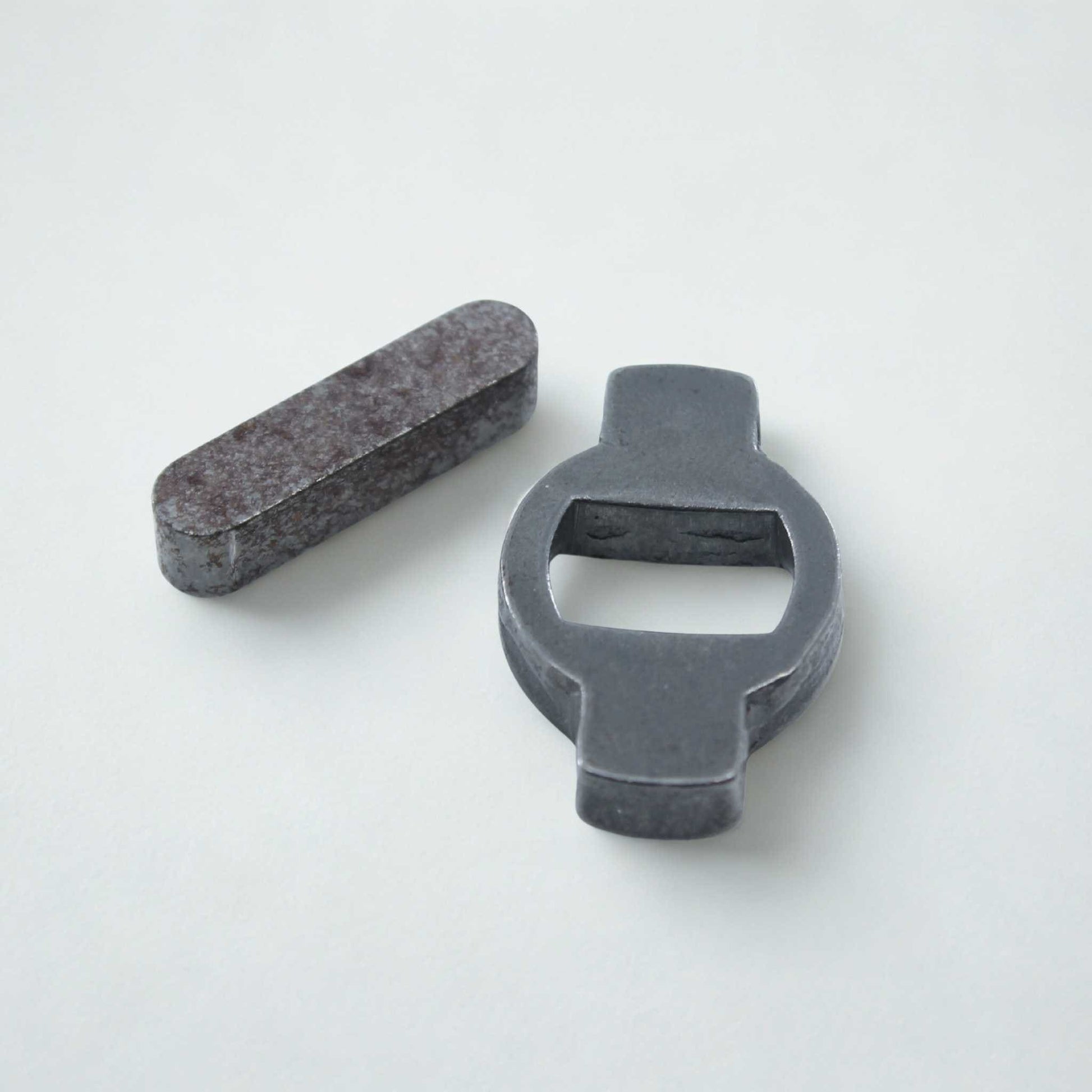 Conjunto de chaveta y horquilla para depresores Battioni Pagani. Recambio original de alta resistencia.