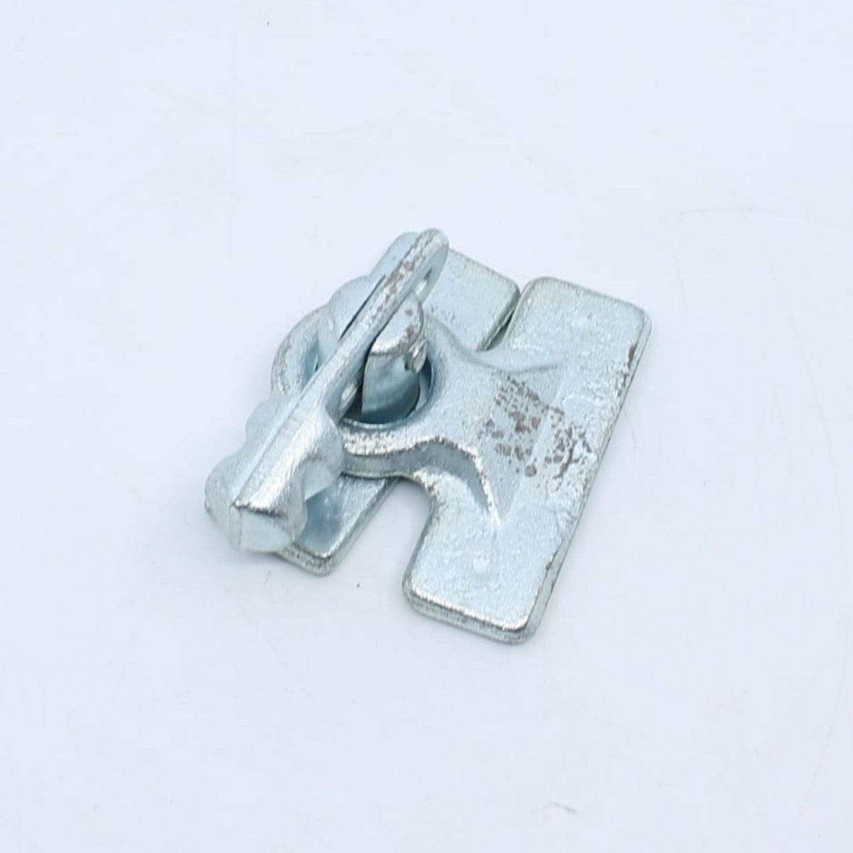 Cierre alemán para soldar con pasador imperdible de 80 x 62 mm para remolque.
