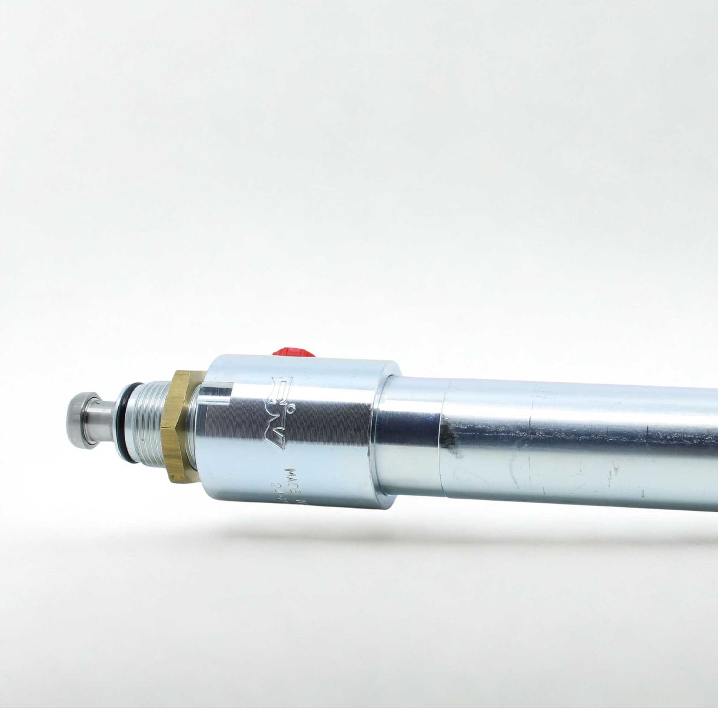 Cilindro hidráulico de doble efecto, marca RIV, para el accionamiento de tajaderas de de 4" (100mm), 5" (125mm) y 6" (150mm) de diámetro en cisternas o cubas de purín.