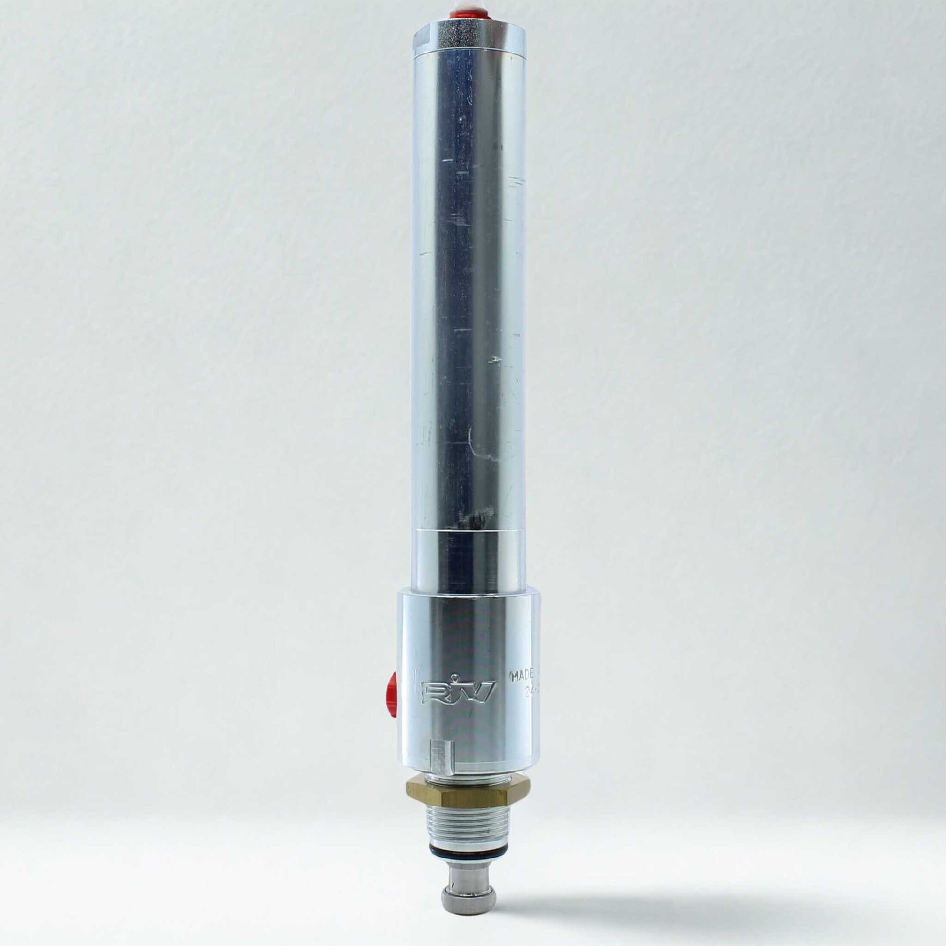 Cilindro hidráulico de doble efecto, marca RIV, para el accionamiento de tajaderas de de 4" (100mm), 5" (125mm) y 6" (150mm) de diámetro en cisternas o cubas de purín.