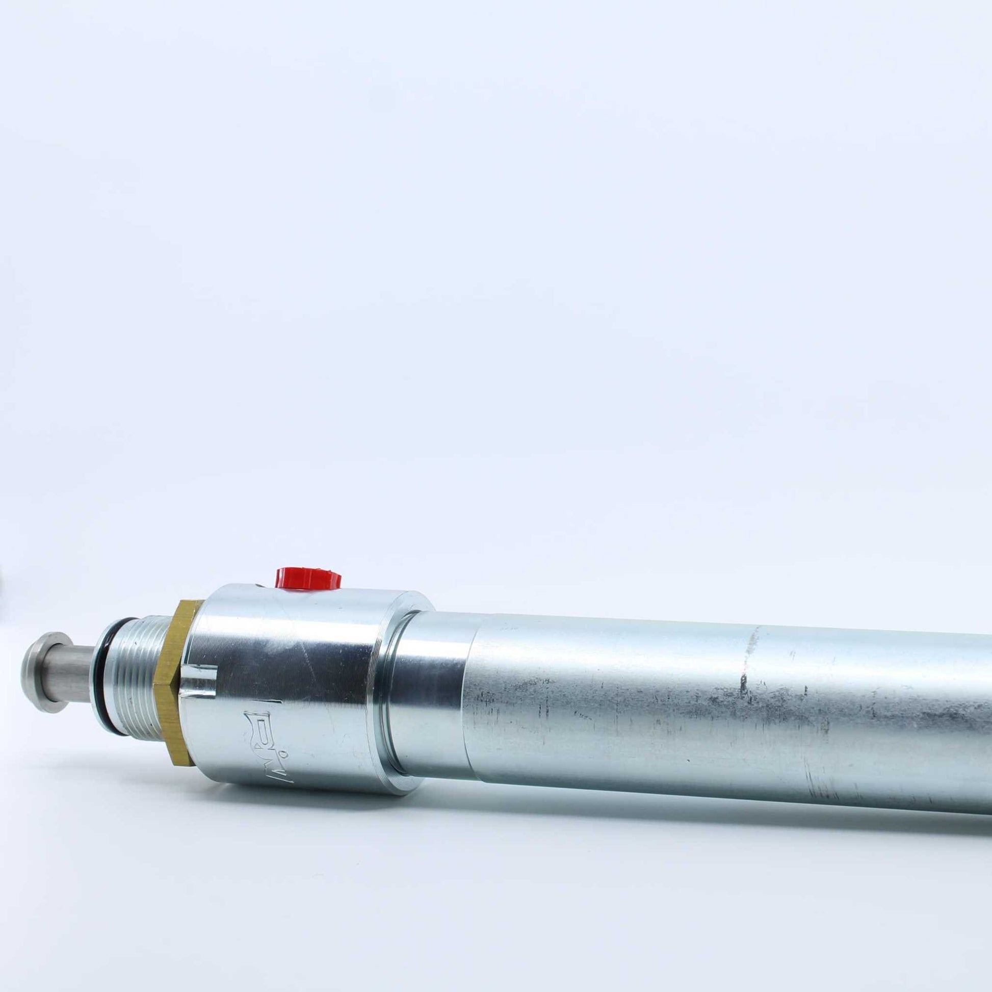 Cilindro hidráulico de doble efecto, marca RIV, para el accionamiento de tajaderas de 8" (200mm) de diámetro en cisternas o cubas de purín.