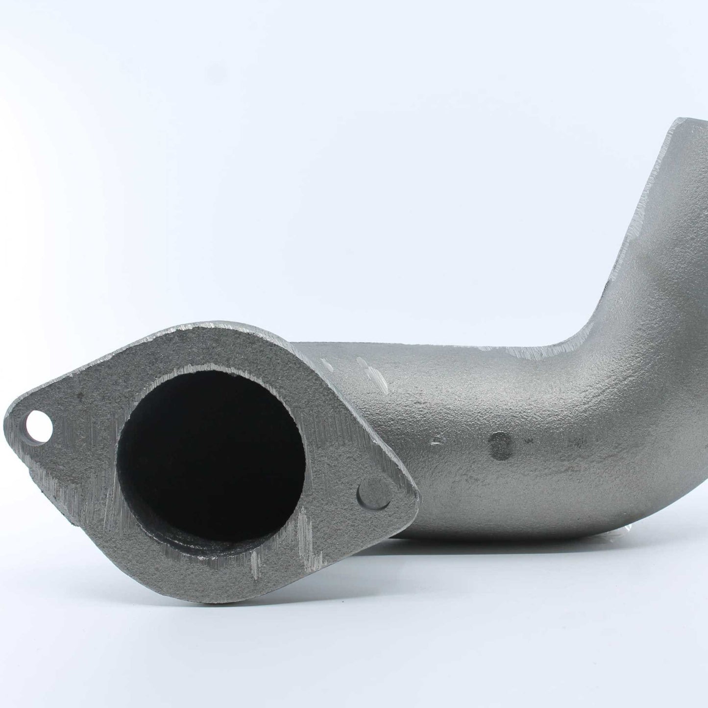 Codo de escape original de Battioni Pagani. Repuesto oficial para bombas de vacío modelos MEC 5000, MEC 6500 y MEC 8000. Máxima calidad y ajuste de fábrica.