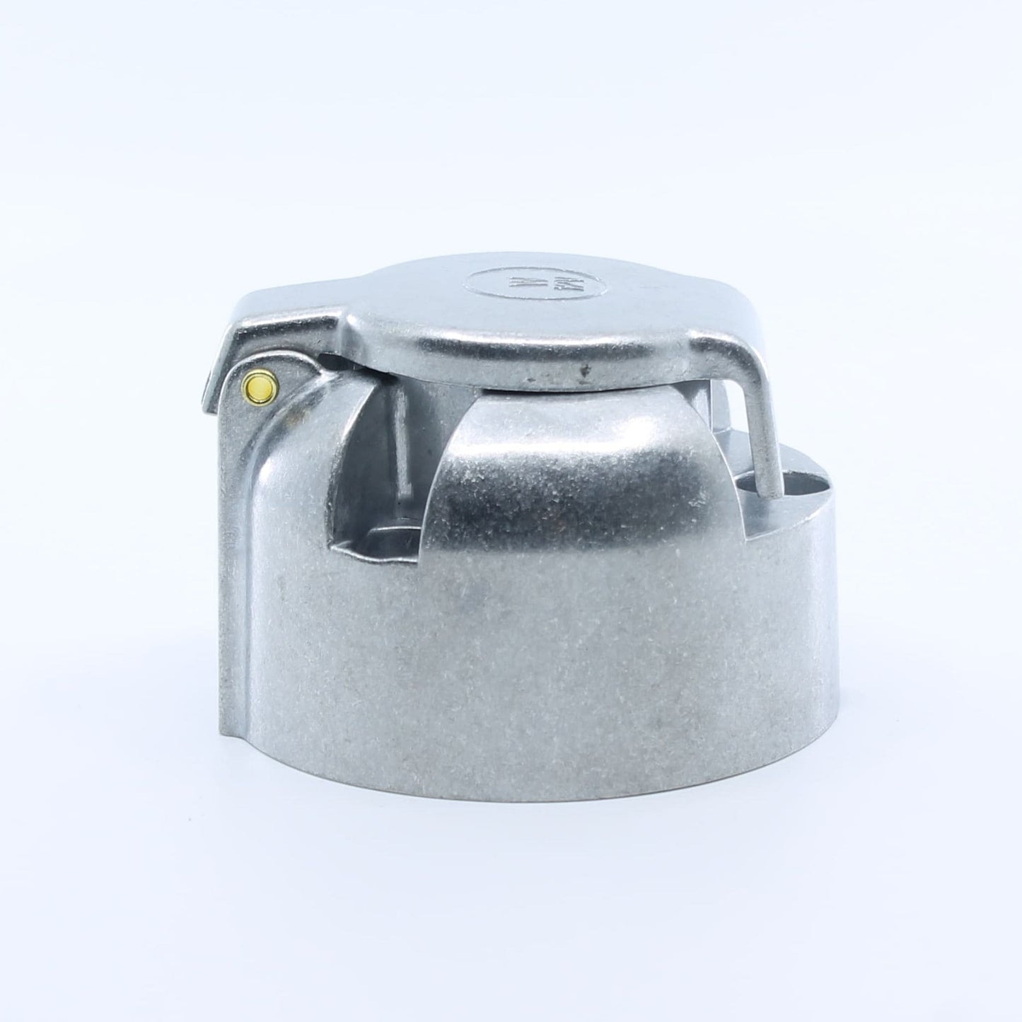 Conector eléctrico hembra (base) de 7 pines, fabricado con carcasa metálica para mayor durabilidad, ideal para remolques y maquinaria agrícola.