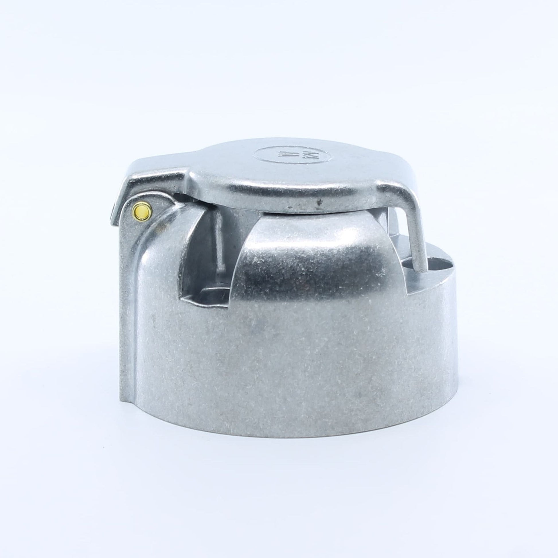 Conector eléctrico hembra (base) de 7 pines, fabricado con carcasa metálica para mayor durabilidad, ideal para remolques y maquinaria agrícola.