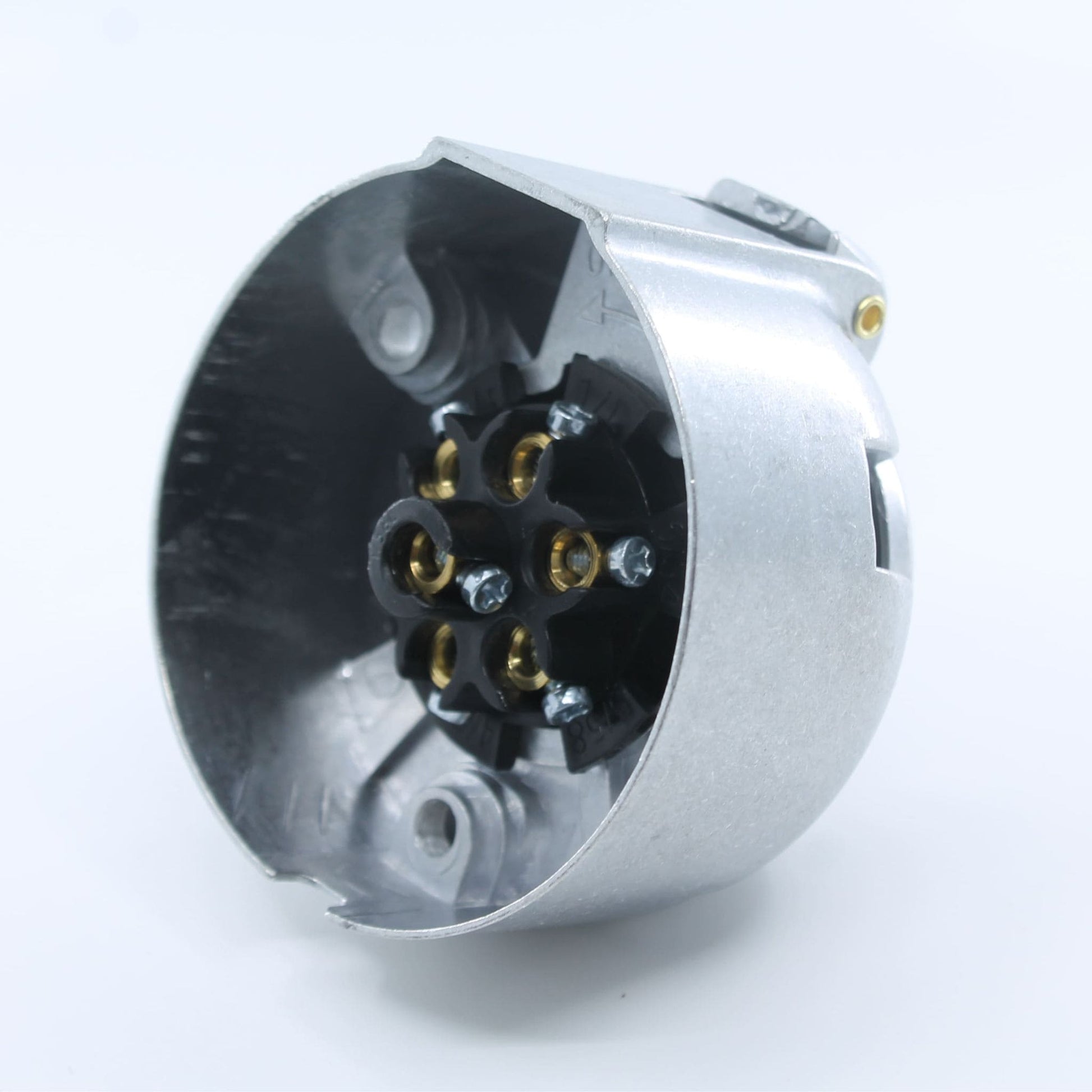 Conector eléctrico hembra (base) de 7 pines, fabricado con carcasa metálica para mayor durabilidad, ideal para remolques y maquinaria agrícola.