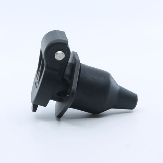 Conector eléctrico hembra (base) de 3 pines, fabricado en plástico, para la conexión de remolques y maquinaria agrícola.