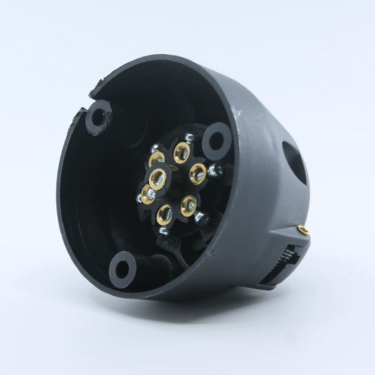 Conector eléctrico hembra (base) de 7 pines, fabricado en plástico, compatible con remolques y maquinaria agrícola.