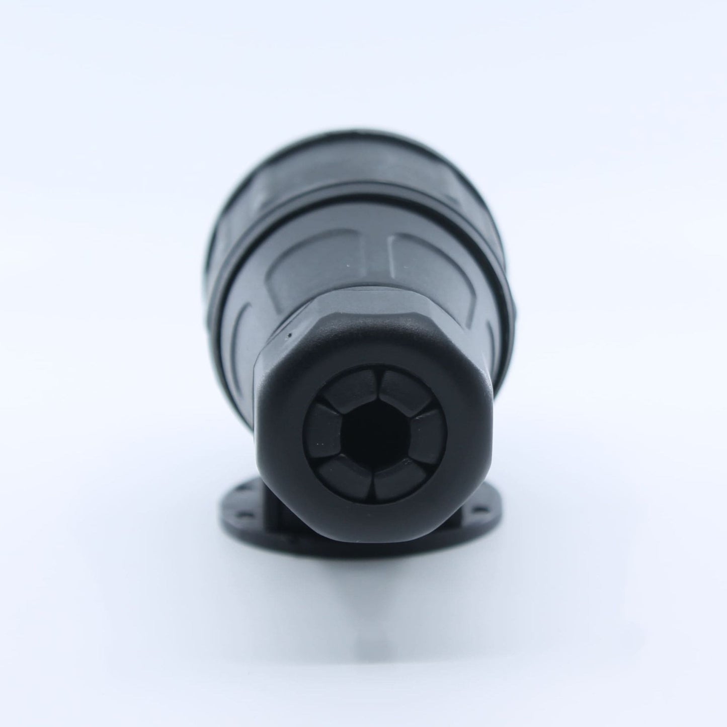 Conector eléctrico macho (enchufe) de 13 pines, fabricado en plástico, ideal para la conexión de remolques, caravanas y maquinaria agrícola.