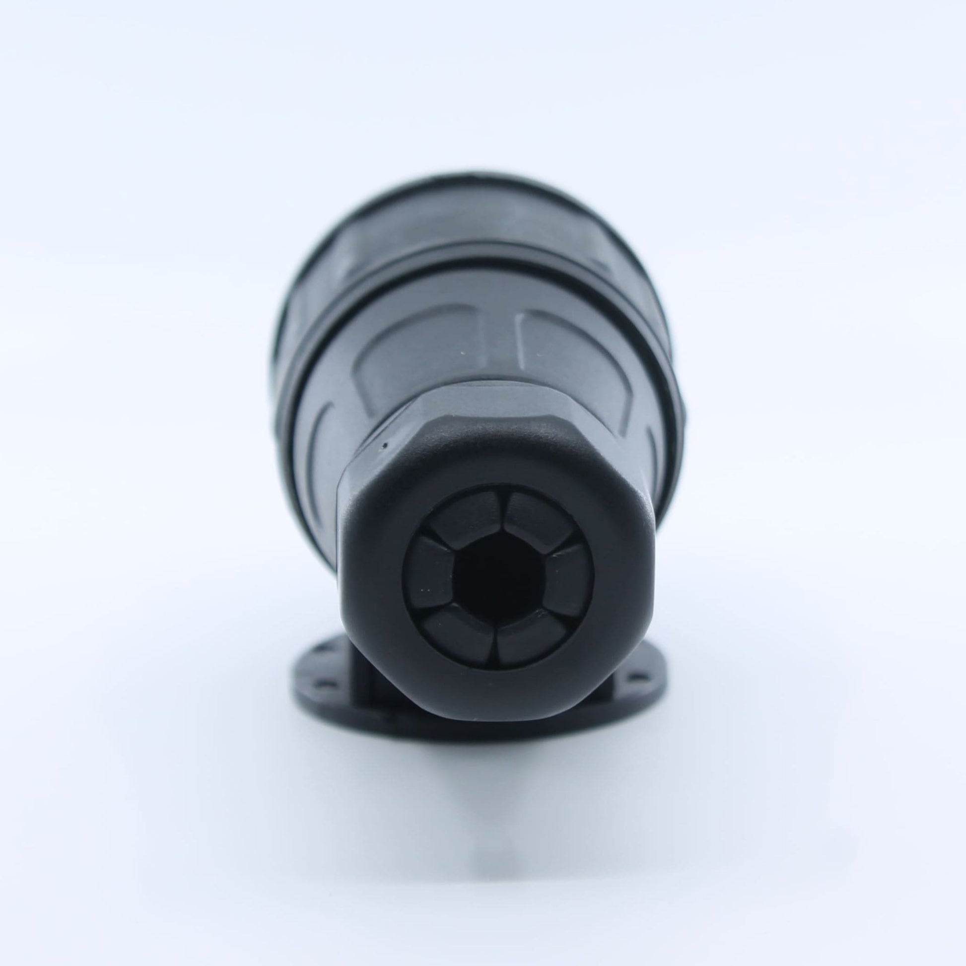 Conector eléctrico macho (enchufe) de 13 pines, fabricado en plástico, ideal para la conexión de remolques, caravanas y maquinaria agrícola.