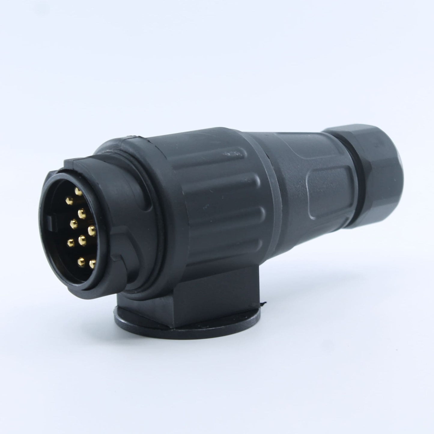 Conector eléctrico macho (enchufe) de 13 pines, fabricado en plástico, ideal para la conexión de remolques, caravanas y maquinaria agrícola.