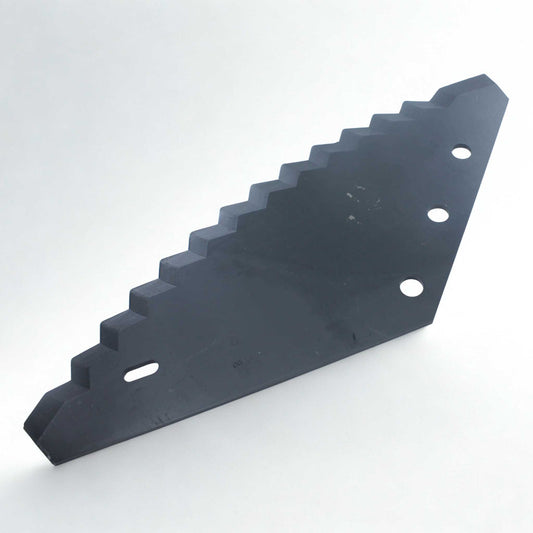 Cuchilla de repuesto universal para carro mezclador Compar, también compatible con Unifeed de Maquinaria Cámara, Frasto, Logifeed &amp; R.M.H., Luclar, Mutti, Storti, BvL, Walker, Peecon y Schuitemaker. Grosor 6 mm, distancia entre agujeros 80 mm y longitud 525 mm. Ideal para el corte y mezclado de forraje.
