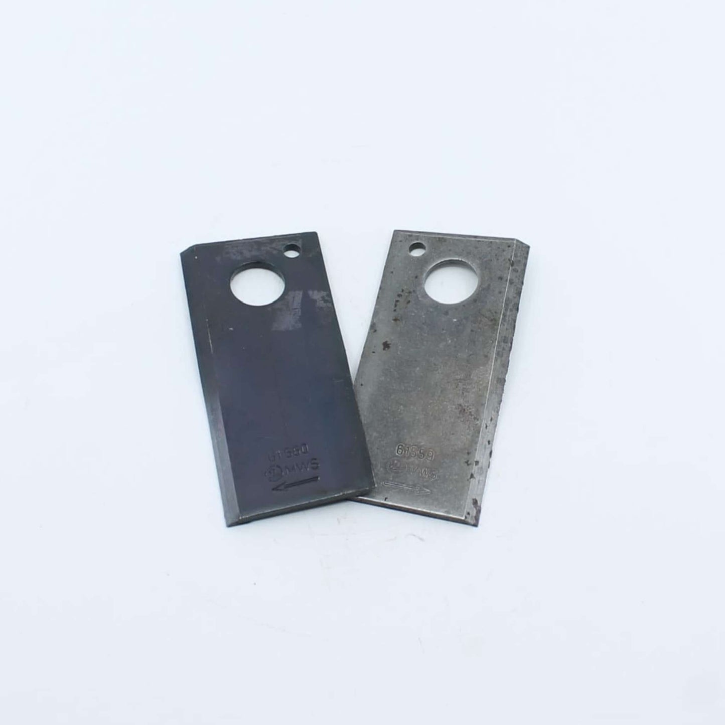 Cuchilla de corte corta derecha adaptable para segadora Vicon. Giro horario, referencia 61560 y medidas 92 x 48 mm.