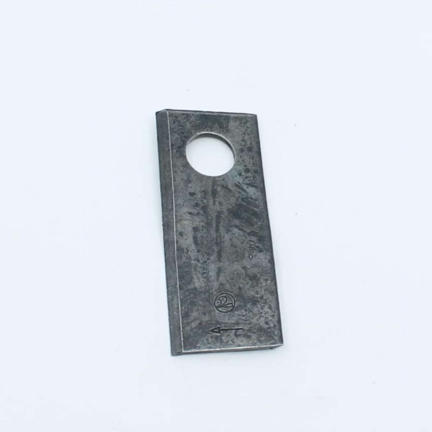 Cuchilla de corte derecha adaptable para segadora BCS. Giro horario, referencia 580290955 y medidas 100 x 40 mm.