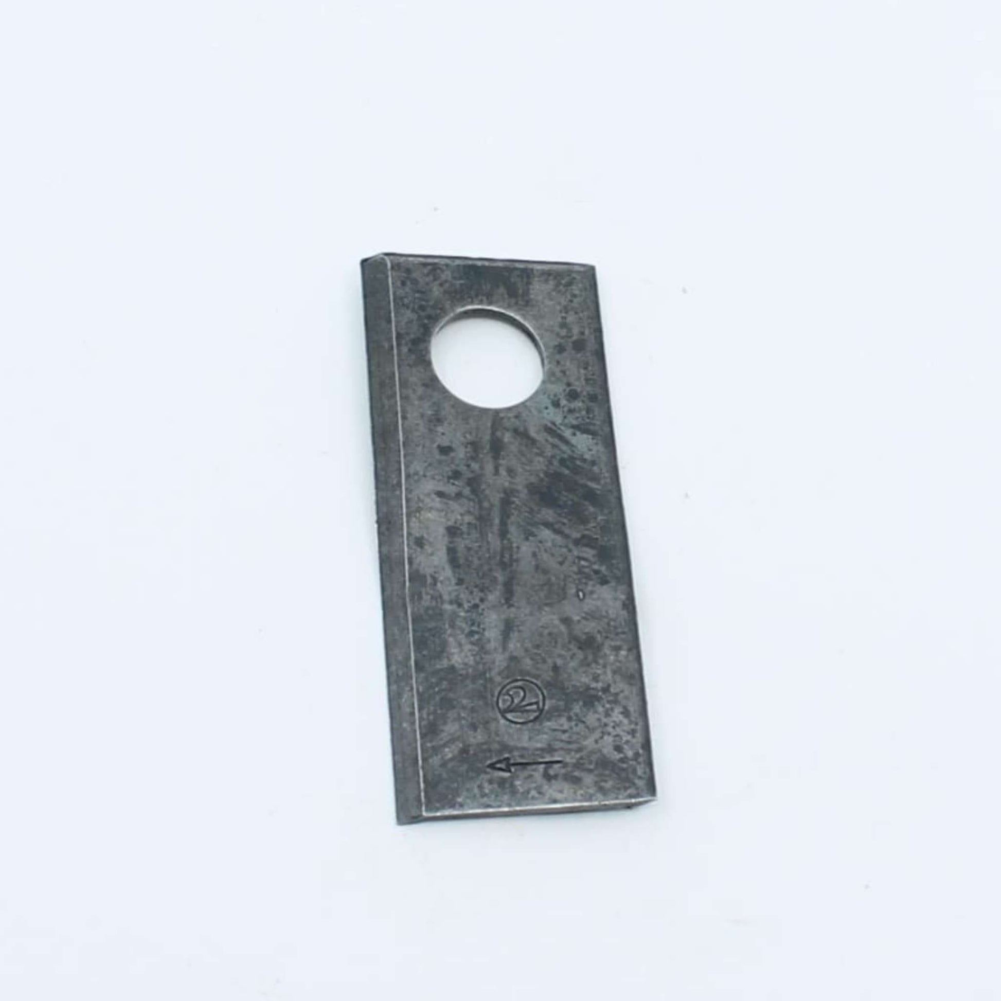 Cuchilla de corte derecha adaptable para segadora BCS. Giro horario, referencia 580290955 y medidas 100 x 40 mm.