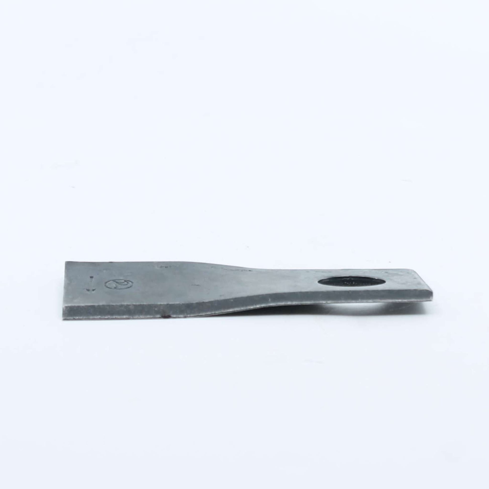 Cuchilla de corte derecha adaptable para segadora BCS. Giro horario, referencia 580290955 y medidas 100 x 40 mm.