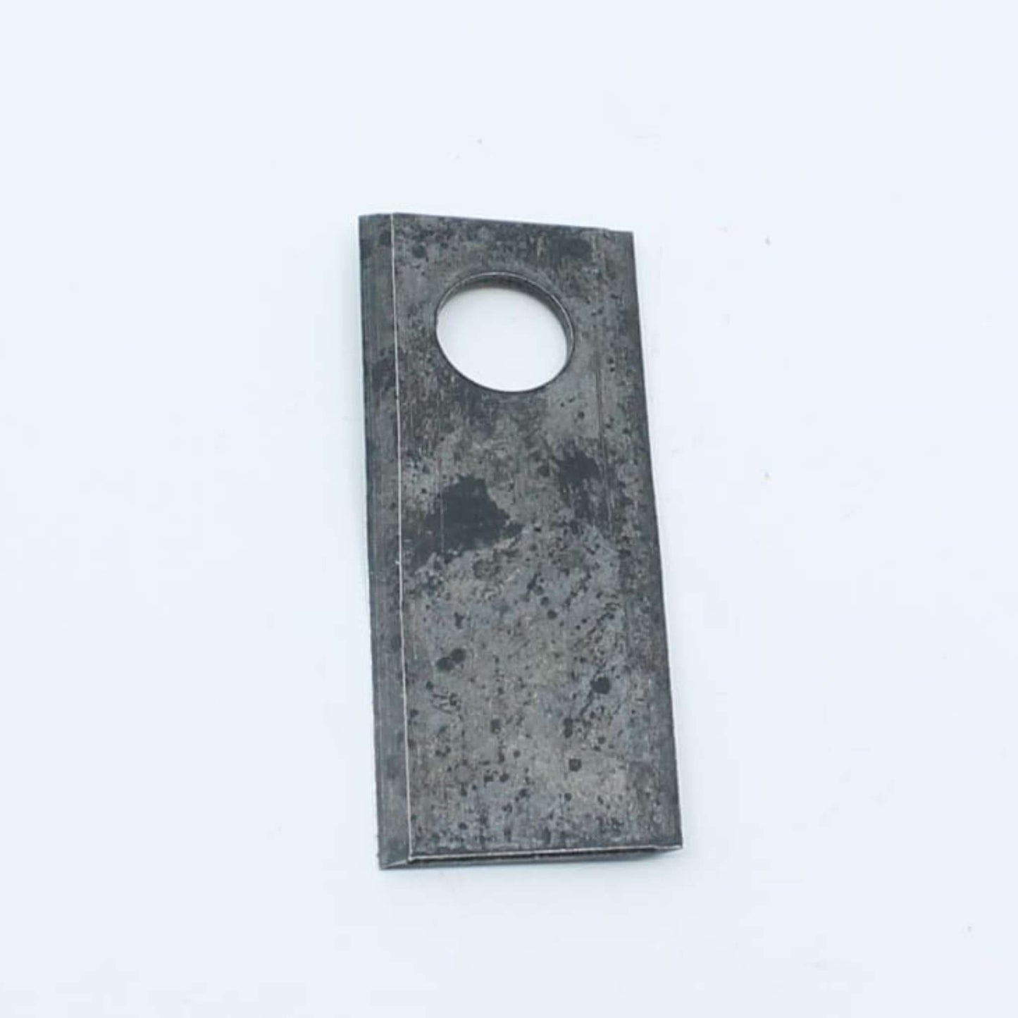 Cuchilla de corte derecha adaptable para segadora BCS. Giro horario, referencia 580290955 y medidas 100 x 40 mm.