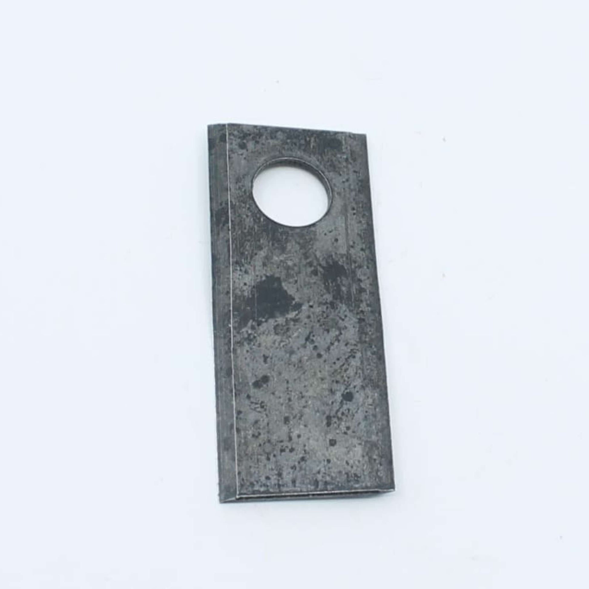Cuchilla de corte derecha adaptable para segadora BCS. Giro horario, referencia 580290955 y medidas 100 x 40 mm.