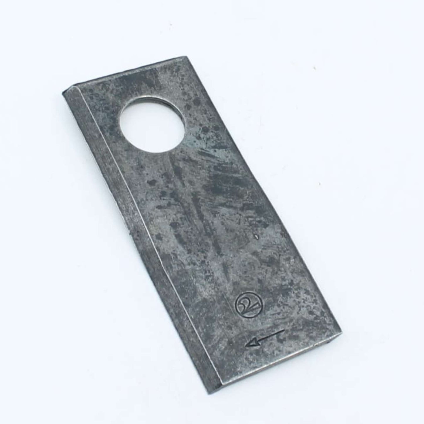 Cuchilla de corte derecha adaptable para segadora BCS. Giro horario, referencia 580290955 y medidas 100 x 40 mm.