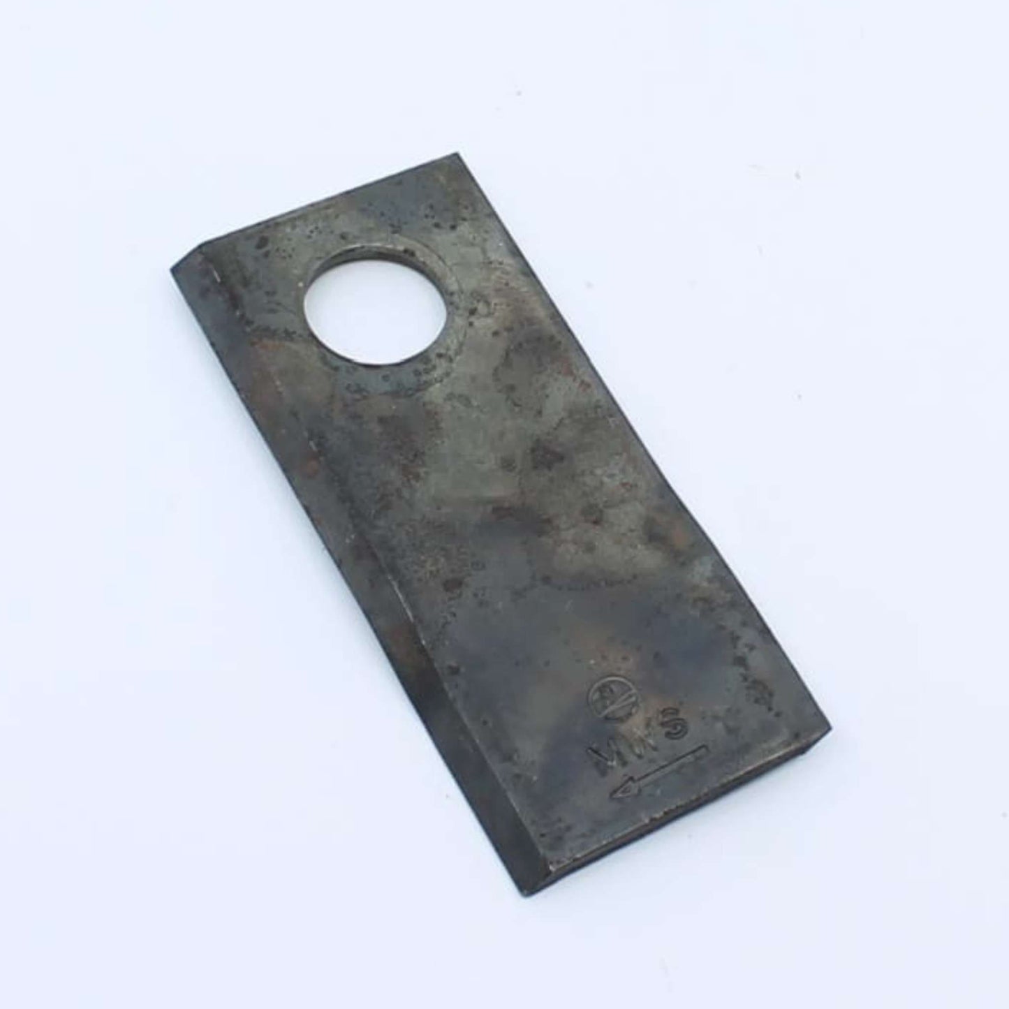 Cuchilla de corte derecha adaptable para segadora Pöttinger. Giro horario, referencia 434970 y medidas 112 x 48 mm.