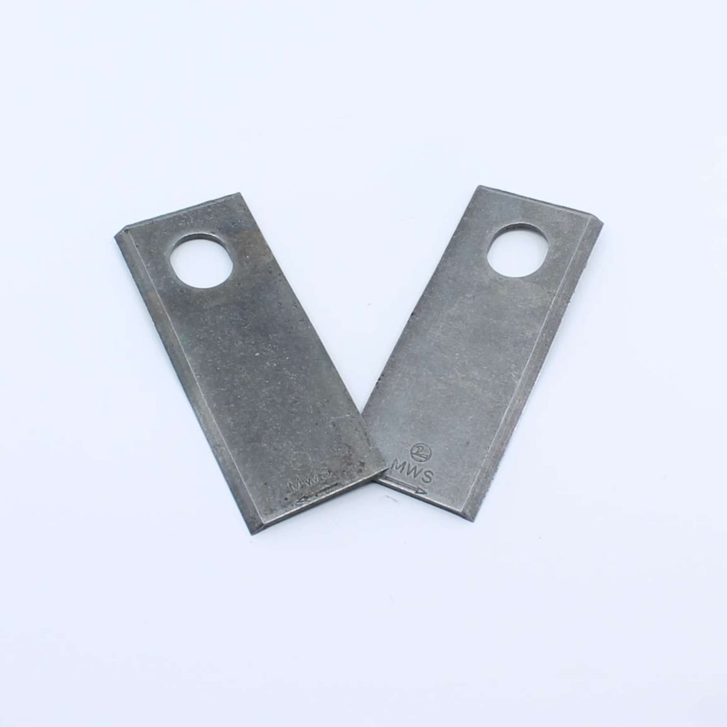 Cuchilla de corte derecha adaptable para segadora Vicon con sistema de enganche rápido. Giro horario, referencia 56110400 y medidas 120 x 48 mm.