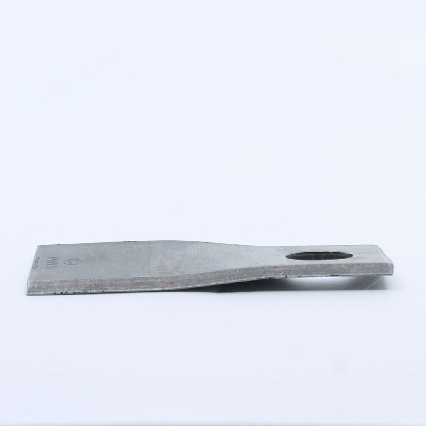Cuchilla de corte derecha adaptable para segadora Vicon con sistema de enganche rápido. Giro horario, referencia 56110400 y medidas 120 x 48 mm.