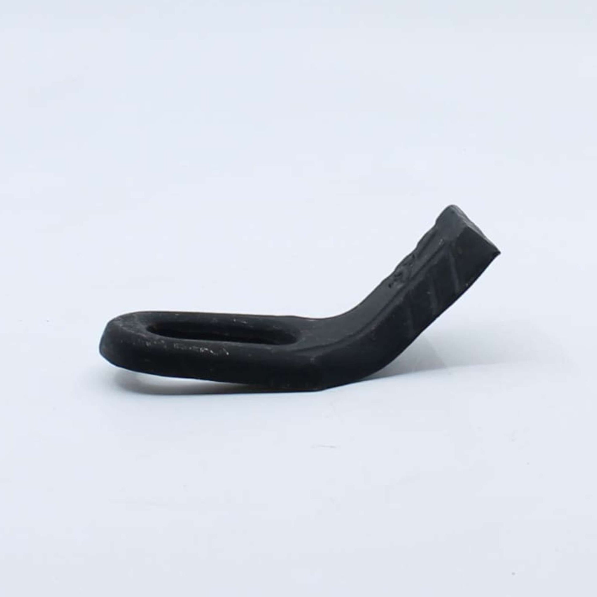 Cuchilla desbrozadora reforzada de 100 x 45 x 8 mm. Detalle técnico de cuchilla de acero forjado con agujero coliso de 15,5 x 38 mm.