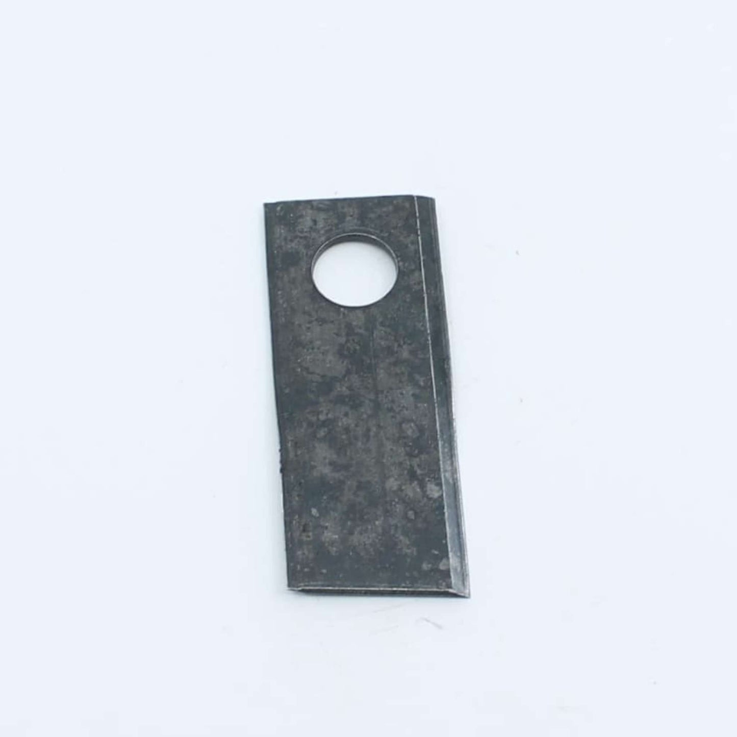 Cuchilla de corte izquierda adaptable para segadora BCS. Giro antihorario, referencia 580290966 y medidas 100 x 40 mm.