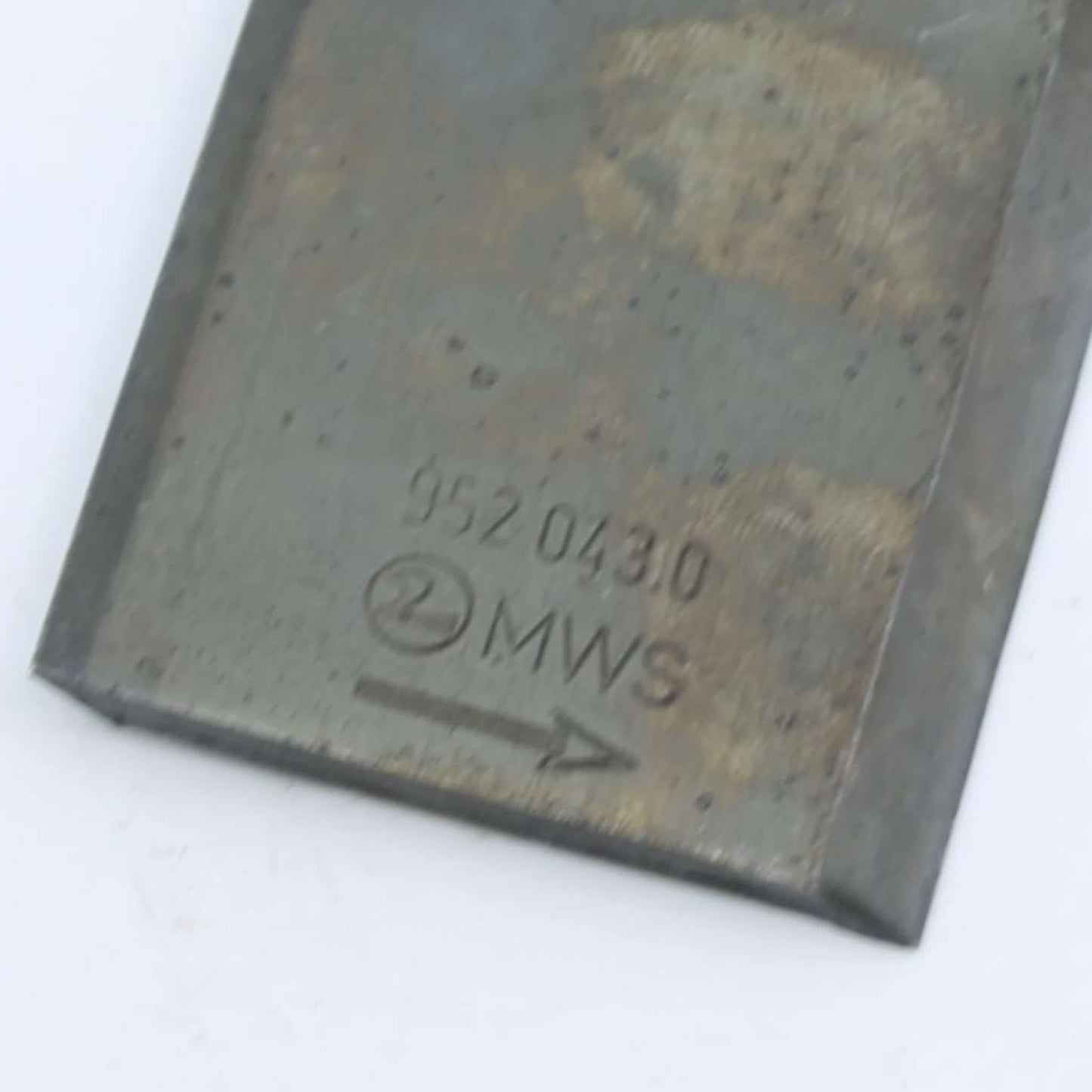 Cuchilla de corte izquierda adaptable para segadora Claas. Giro antihorario, referencia 9520430 y medidas 115 x 48 mm.