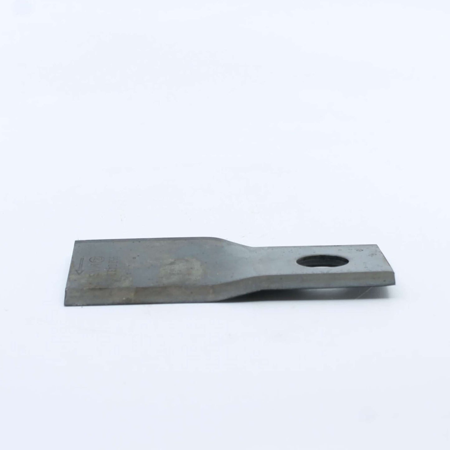 Cuchilla de corte izquierda adaptable para segadora Claas. Giro antihorario, referencia 9520430 y medidas 115 x 48 mm.