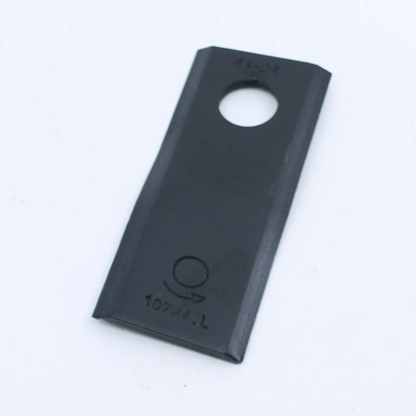 Cuchilla de corte izquierda adaptable para segadora Kuhn. Giro antihorario, referencia 55903210 y medidas 107 x 45 mm.