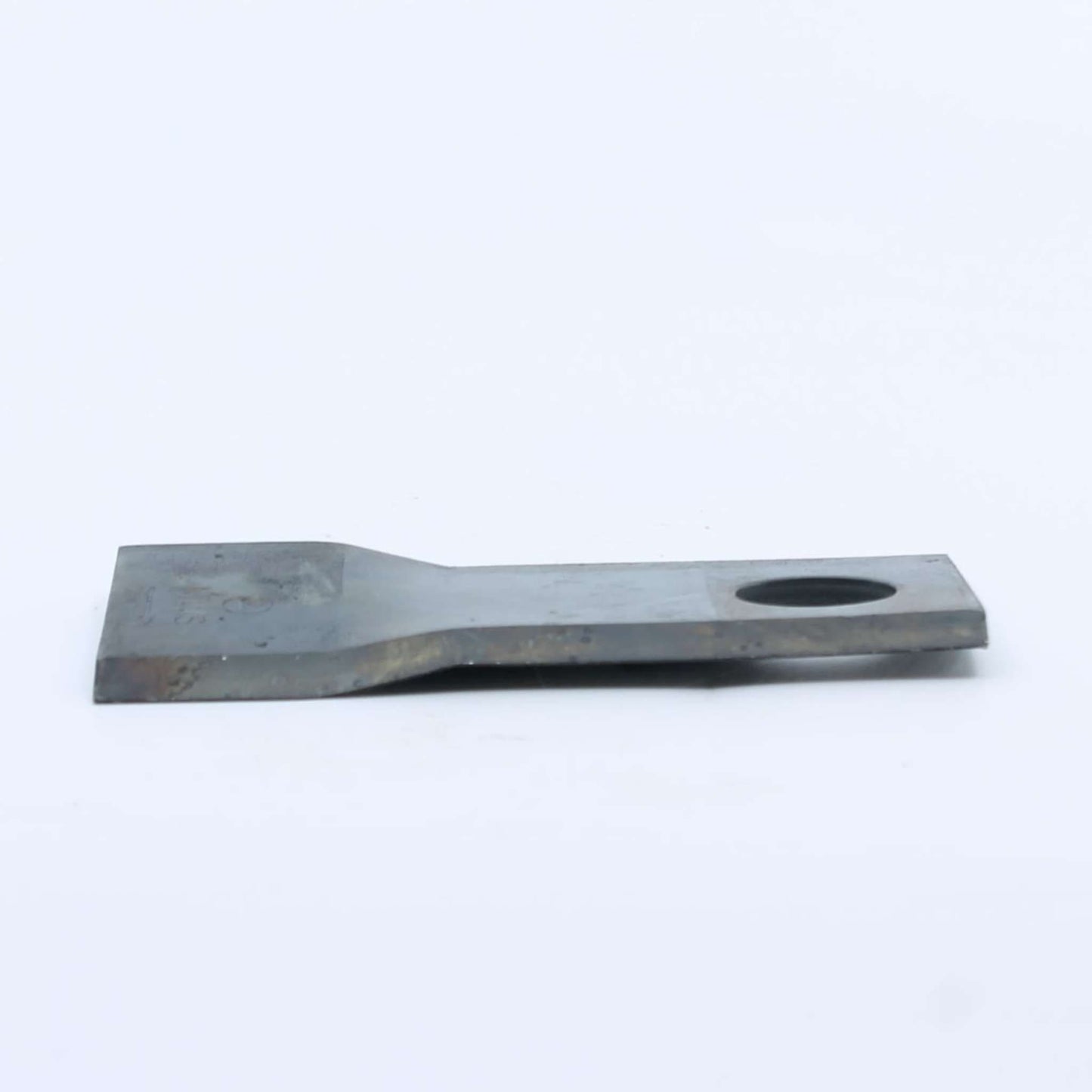 Cuchilla de corte izquierda adaptable para segadora Pöttinger. Giro antihorario, referencia 434969 y medidas 112 x 48 mm.