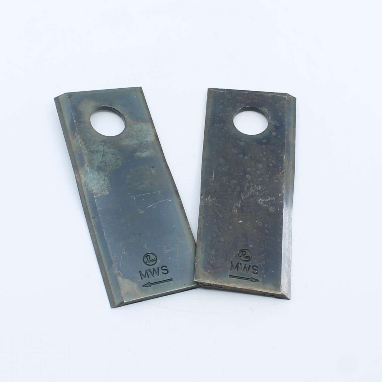 Cuchilla de corte izquierda adaptable para segadora Vicon. Giro antihorario, referencia 58699 y medidas 120 x 48 mm.