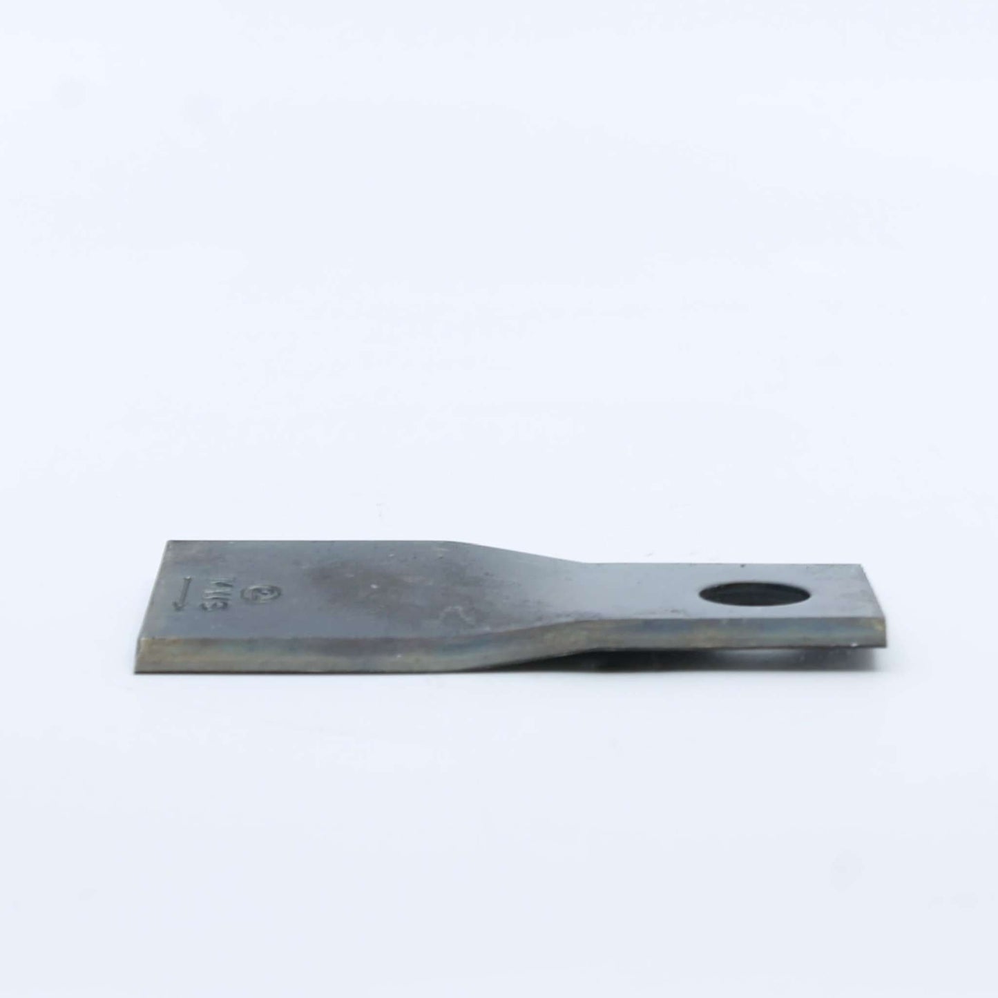 Cuchilla de corte izquierda adaptable para segadora Vicon. Giro antihorario, referencia 58699 y medidas 120 x 48 mm.