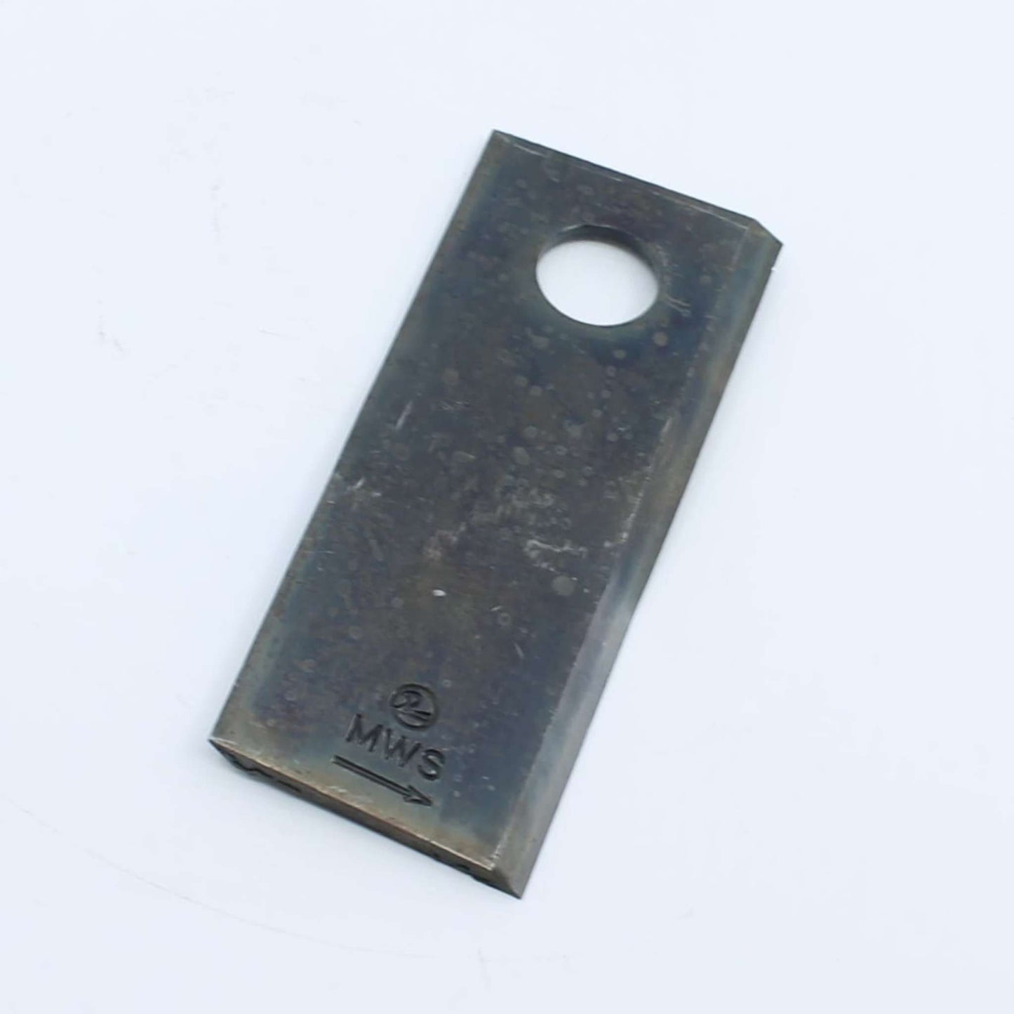Cuchilla de corte izquierda adaptable para segadora Vicon. Giro antihorario, referencia 58699 y medidas 120 x 48 mm.