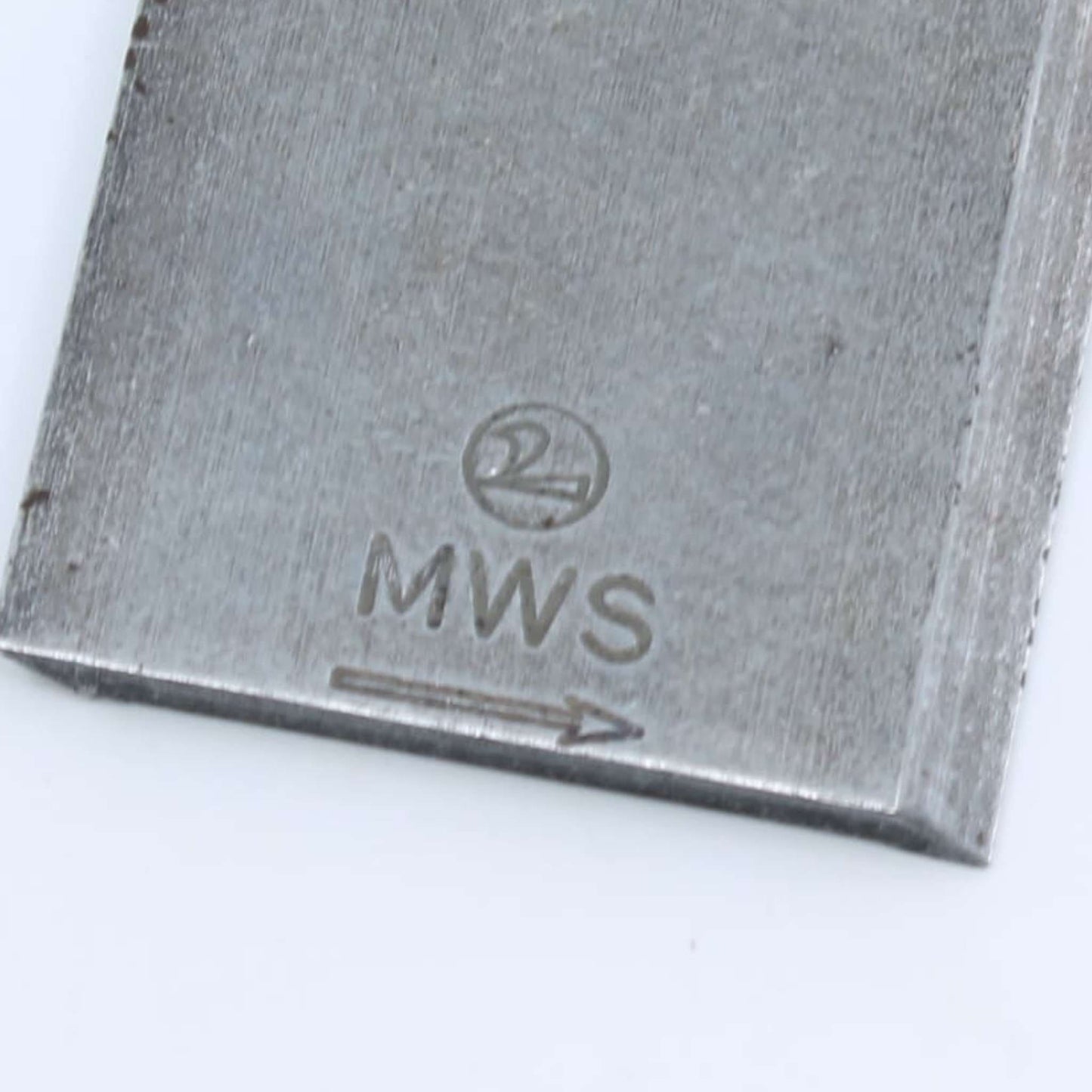 Cuchilla de corte izquierda adaptable para segadora Vicon con sistema de enganche rápido. Giro antihorario, referencia 56110900 y medidas 120 x 48 mm.