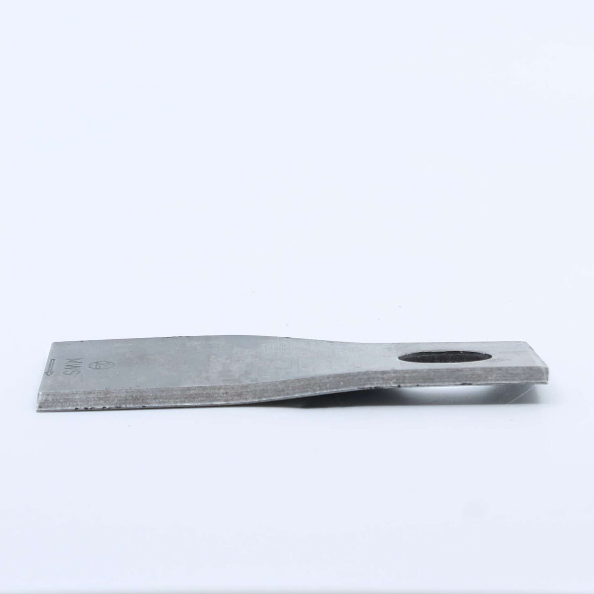 Cuchilla de corte izquierda adaptable para segadora Vicon con sistema de enganche rápido. Giro antihorario, referencia 56110900 y medidas 120 x 48 mm.