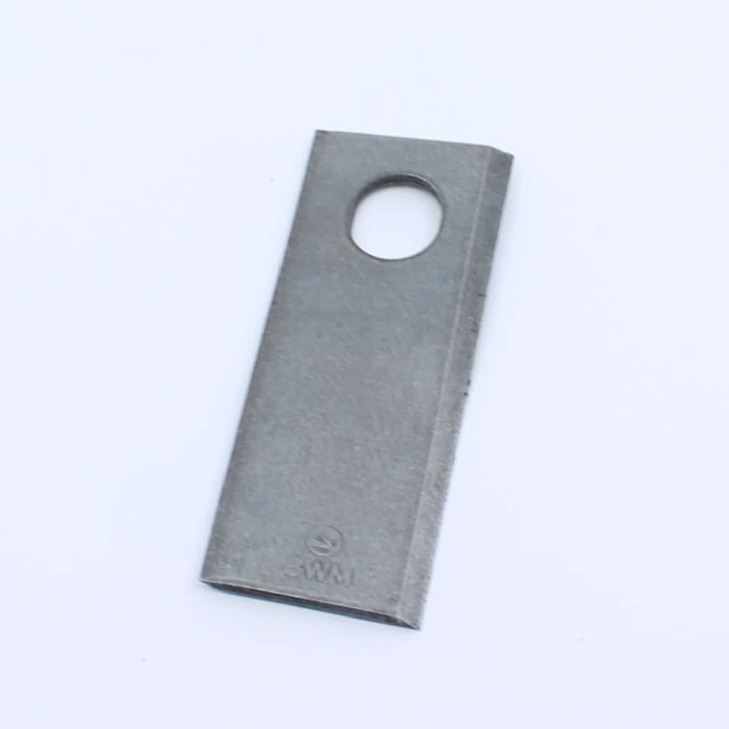 Cuchilla de corte izquierda adaptable para segadora Vicon con sistema de enganche rápido. Giro antihorario, referencia 56110900 y medidas 120 x 48 mm.