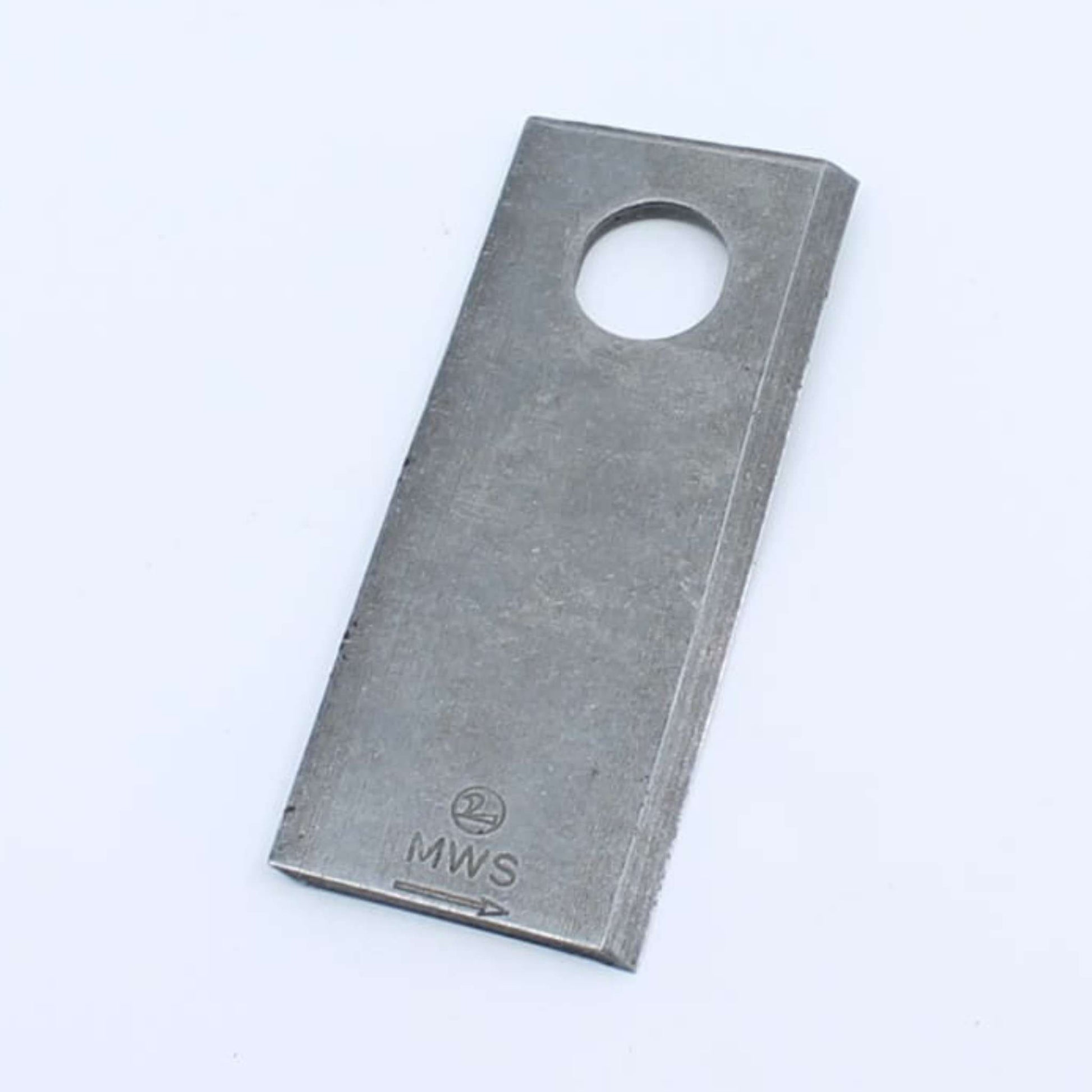 Cuchilla de corte izquierda adaptable para segadora Vicon con sistema de enganche rápido. Giro antihorario, referencia 56110900 y medidas 120 x 48 mm.