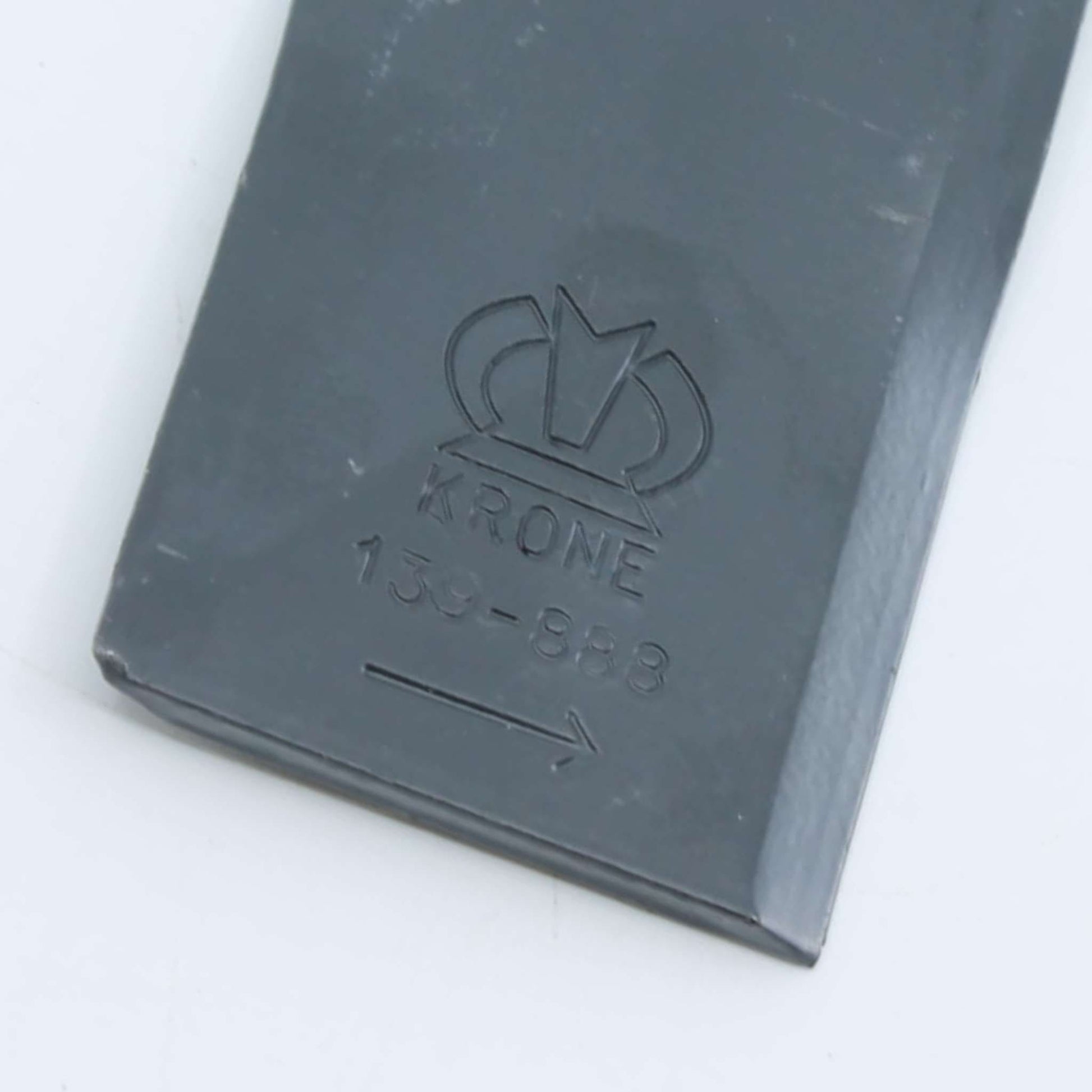 Cuchilla de corte original Krone izquierda con troquelado de marca. Giro antihorario, referencia 1398884 para series X-Disc, BiG M y AMT.