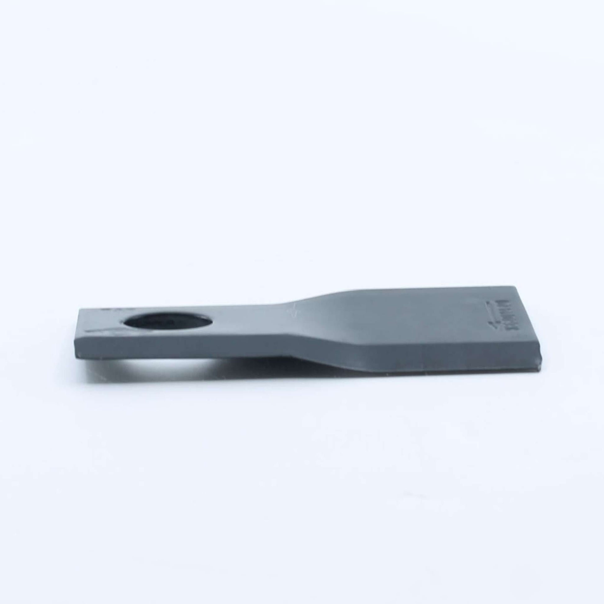 Cuchilla de corte original Kuhn derecha con troquelado de marca. Giro horario, referencia K6801420 para segadoras GMD y FC.