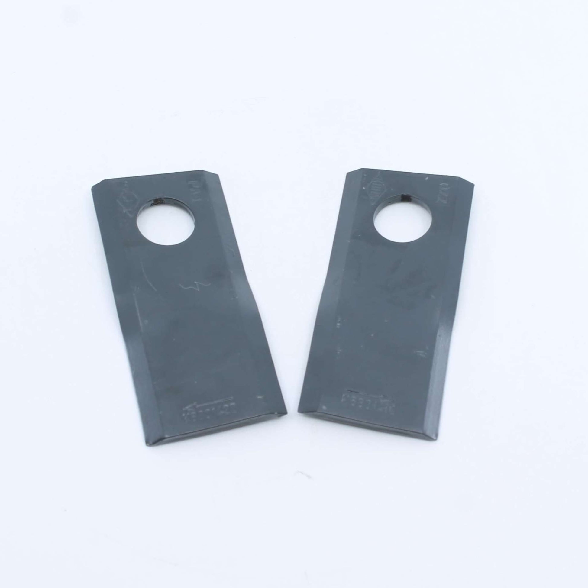 Cuchilla de corte original Kuhn izquierda con troquelado de marca. Giro antihorario, referencia K6801410 para segadoras GMD y FC.