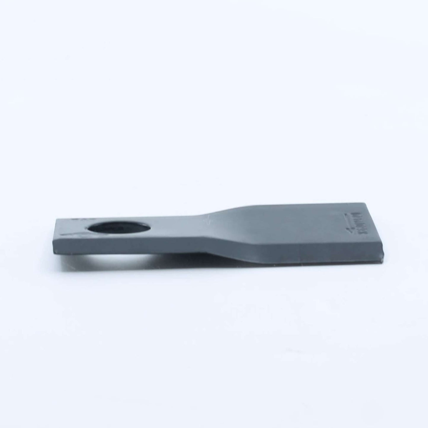Cuchilla de corte original Kuhn izquierda con troquelado de marca. Giro antihorario, referencia K6801410 para segadoras GMD y FC.