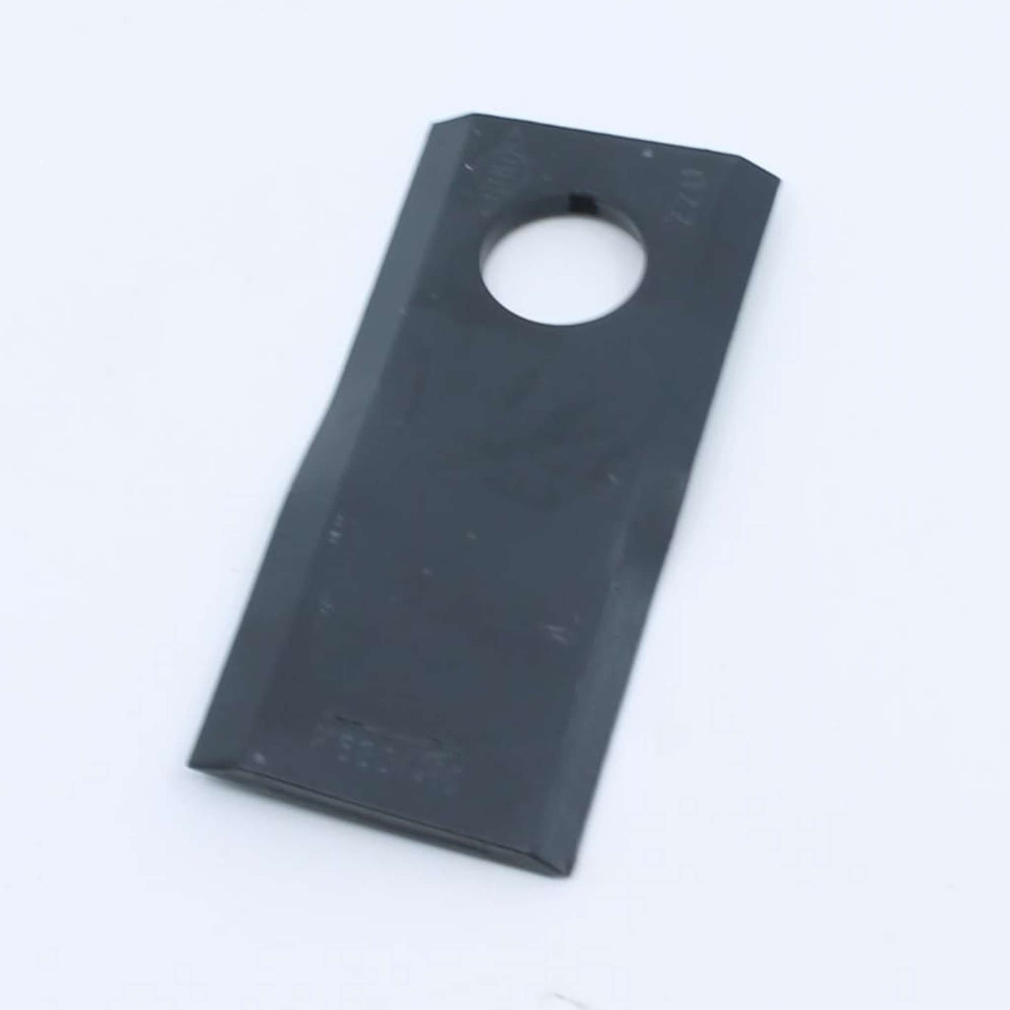 Cuchilla de corte original Kuhn izquierda con troquelado de marca. Giro antihorario, referencia K6801410 para segadoras GMD y FC.