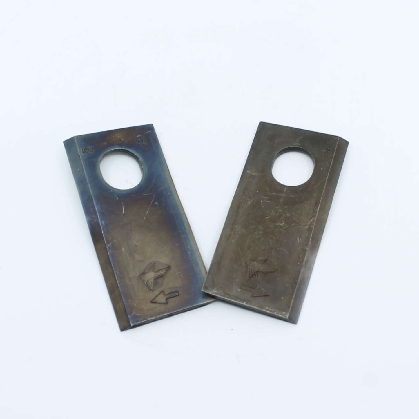 Cuchilla de corte original Vicon derecha con troquelado de marca. Giro horario, referencia KT5514200001 para series Extra y DMP.