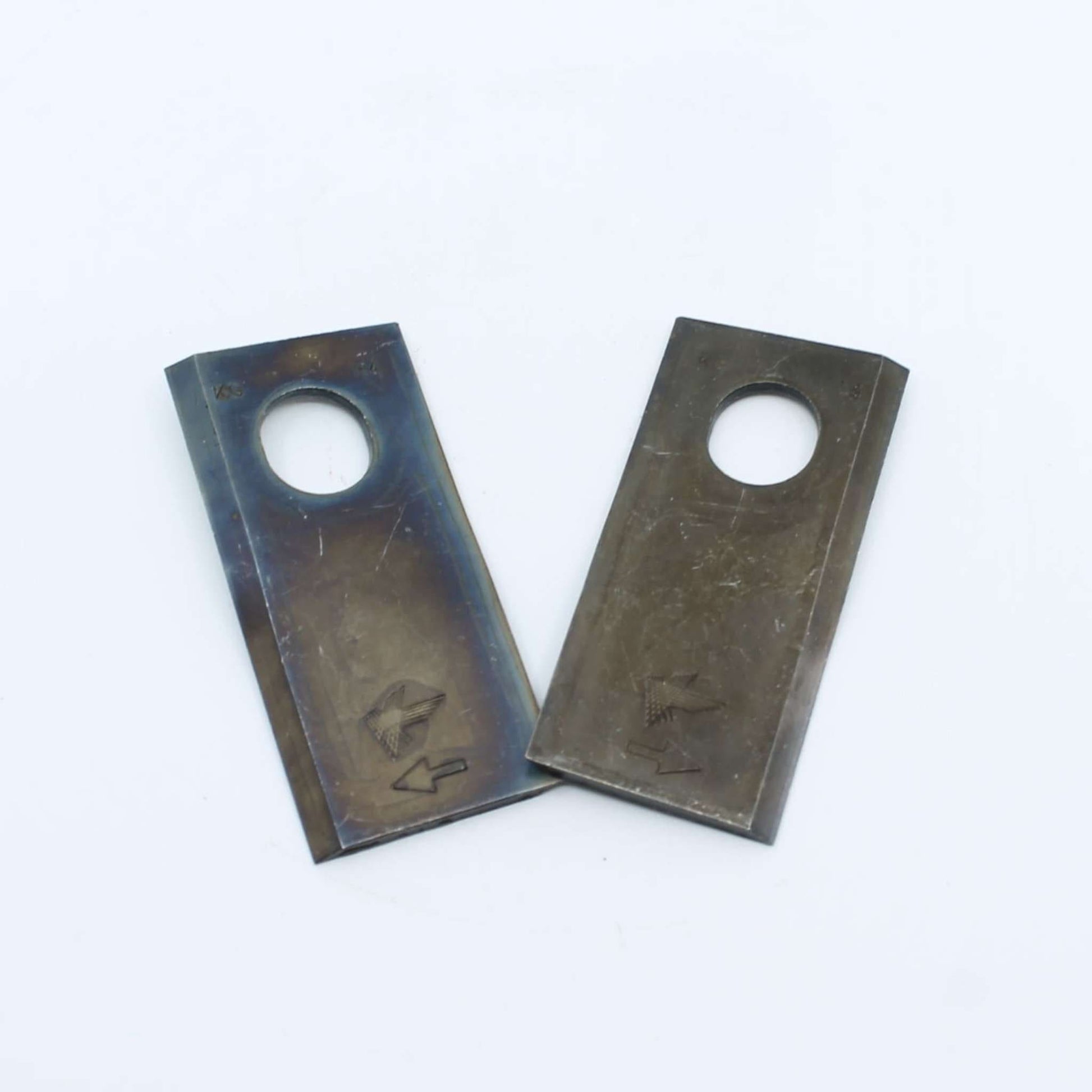 Cuchilla de corte original Vicon derecha con troquelado de marca. Giro horario, referencia KT5514200001 para series Extra y DMP.