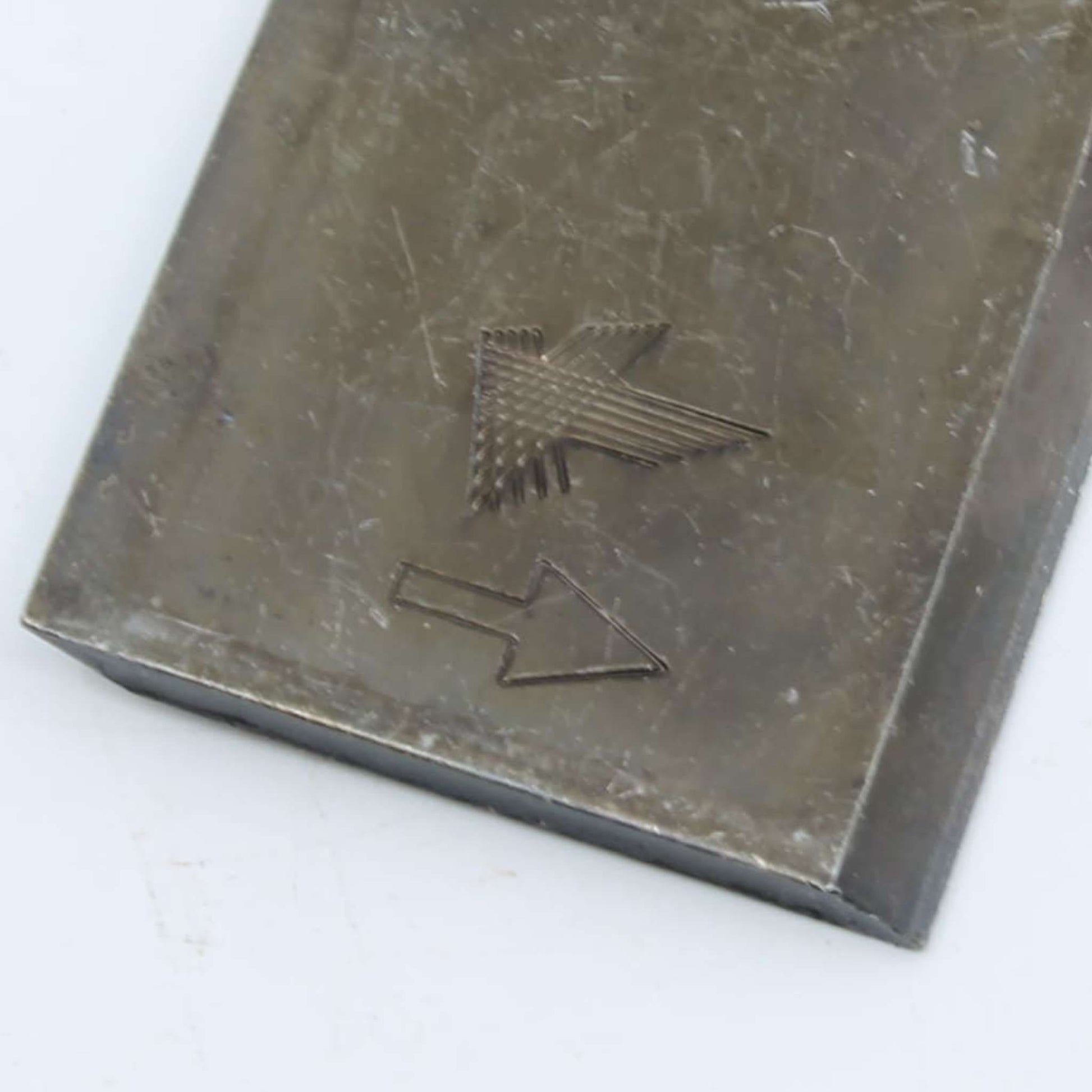 Cuchilla de corte original Vicon izquierda con troquelado de marca. Giro antihorario, referencia KT5514100001 para series Extra y DMP.