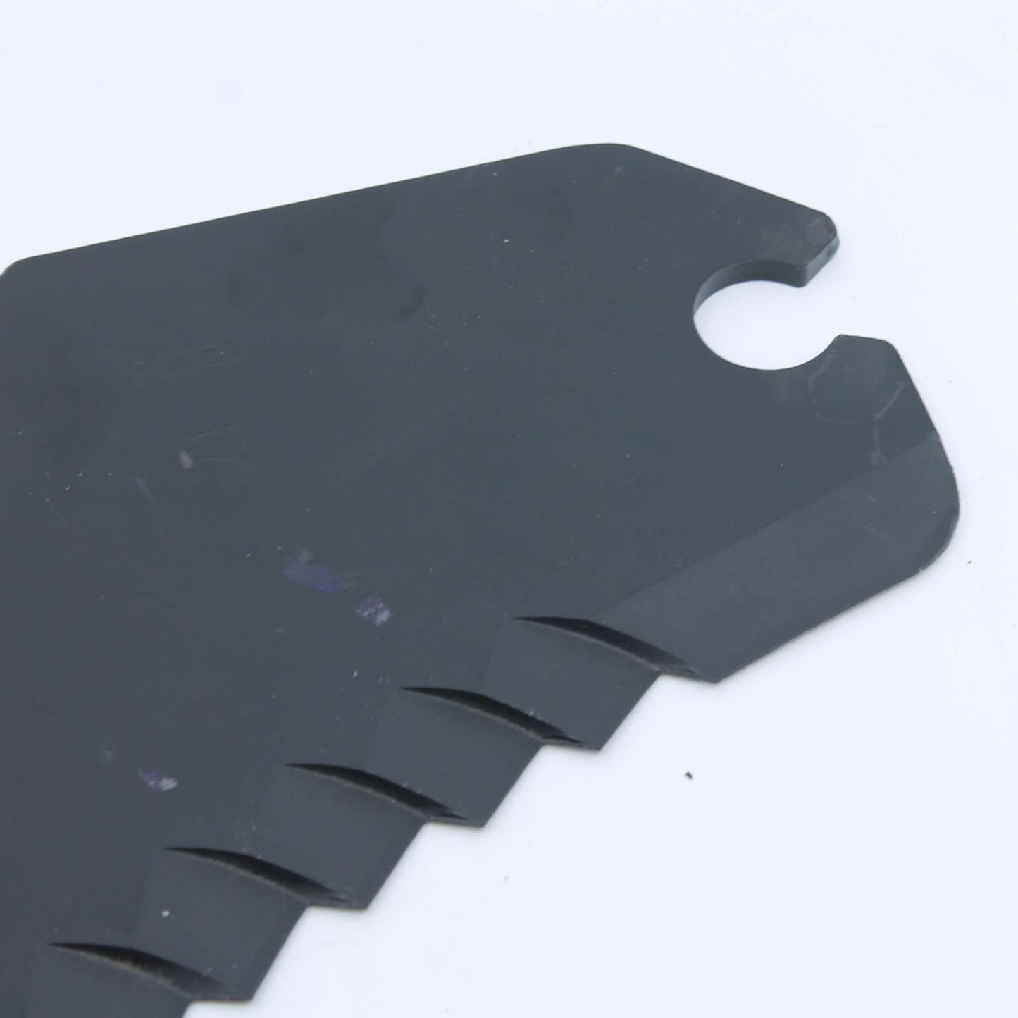 Cuchilla de corte dentada para rotoempacadora McHale. Recambio compatible con referencia CKN00014 para modelos Fusion y serie F5000.