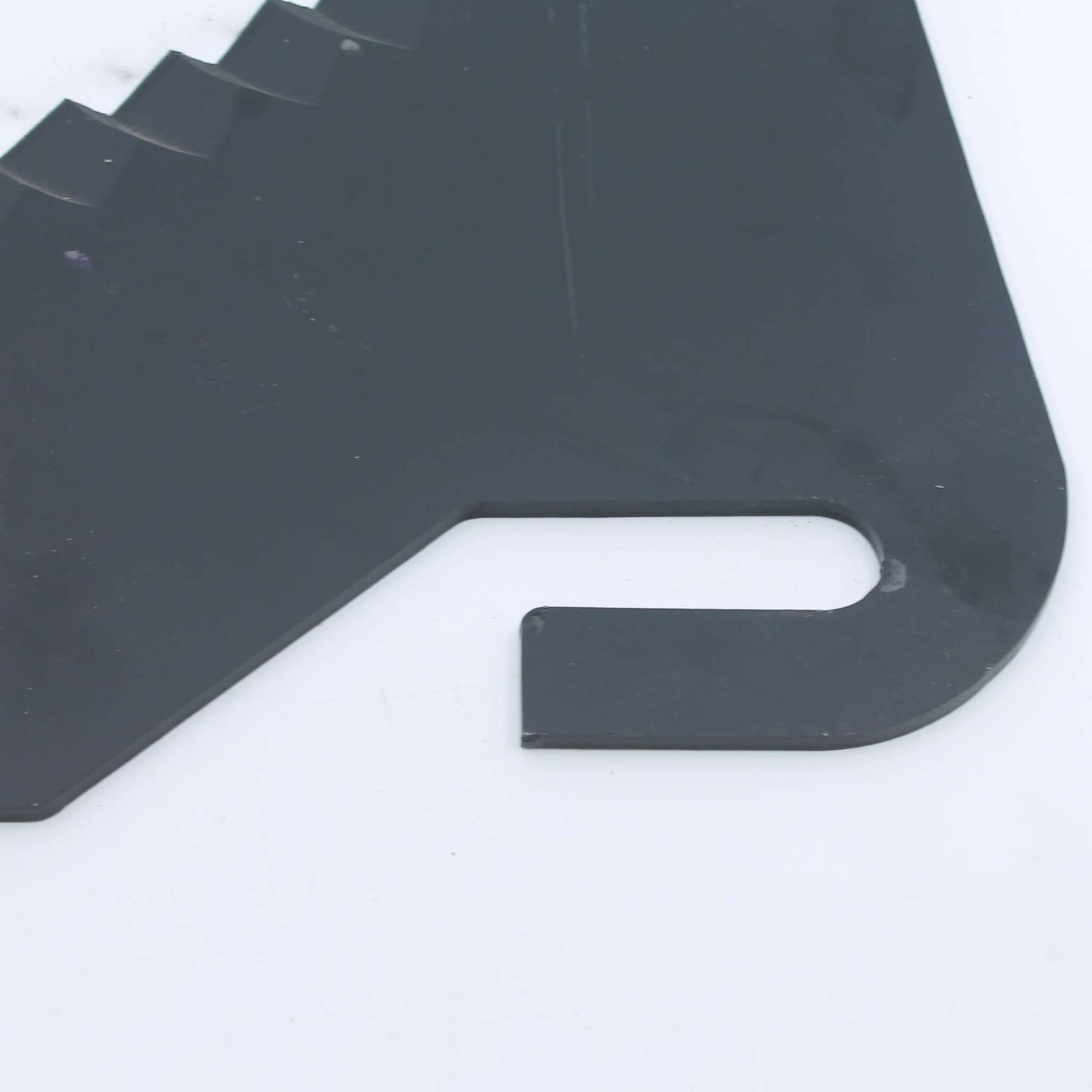 Cuchilla de corte dentada para rotoempacadora McHale. Recambio compatible con referencia CKN00014 para modelos Fusion y serie F5000.